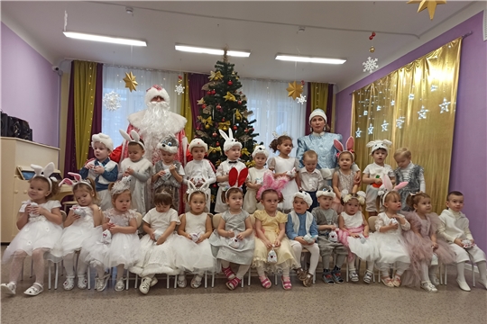 Новогодний утренник в группе "Колобок"
