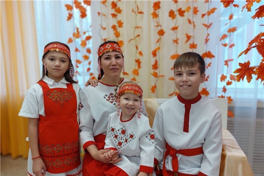 Онлайн флешмоб ,, Моя Семья в национальном костюме ‘’