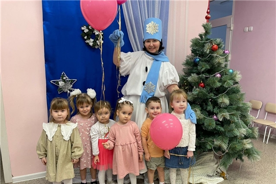 Снеговик в гостях у малышей 
