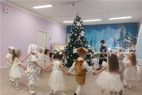 Новогодний утренник в группе "Нарспи"
