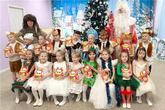 Новогодний утренник в группе Буратино