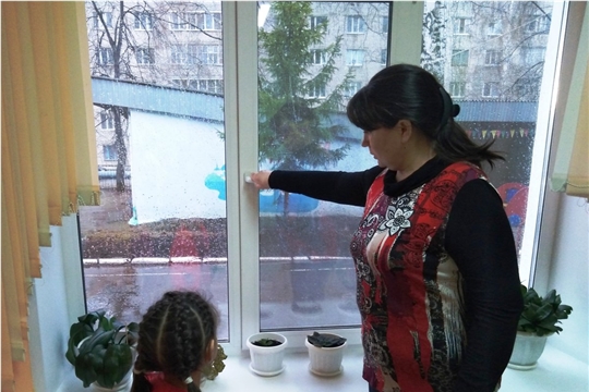Опасность открытых окон