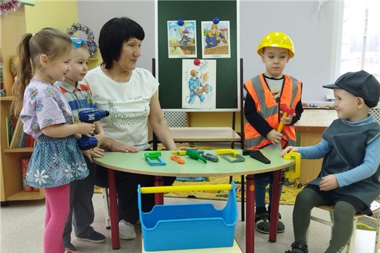 Знакомство с профессией "строитель"