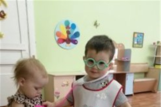 Малыши знакомятся с профессией доктора