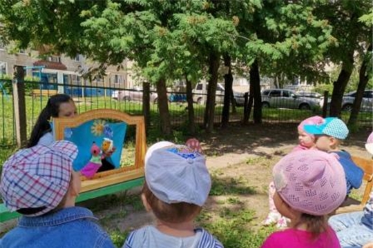 Воспитанники второй группы раннего возраста посмотрели представление сказки "Колобок"