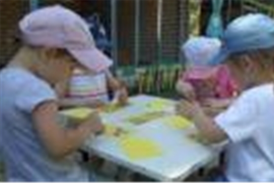 В рамках празднования Дня Республики в младшей группе прошел день народных умельцев
