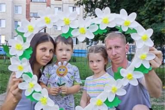 Воспитанники ДОУ принимают участие в акции "Я дарю тебе ромашку!"
