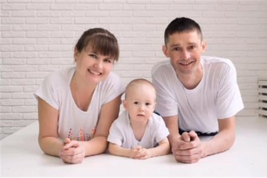 Педагоги, воспитанники и их родители участвуют в онлайн фотовыставке "Во! Семья!"