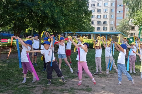 Утренняя зарядка "Счастье там, где вместе МЫ!"