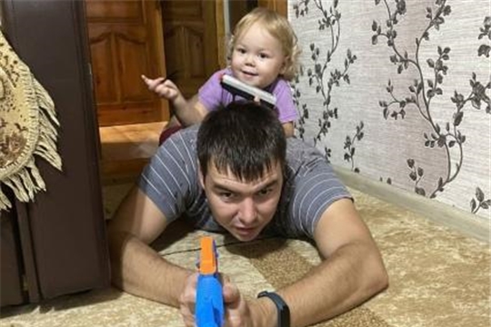  Ко Дню Отца  в детском саду проходят фотоакции "С папой на рыбалку", "Один в один", "С папой классно", "С папой можно всё".