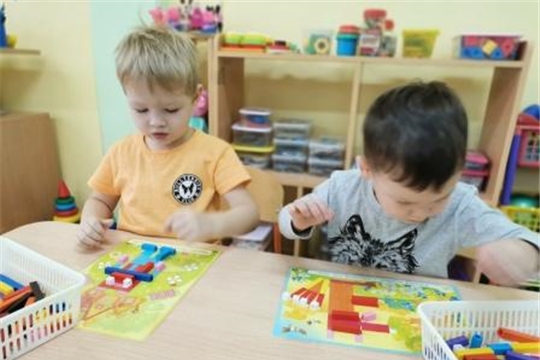 На занятиях по дополнительной образовательной услуге "Малышок" воспитанники играют и развиваются