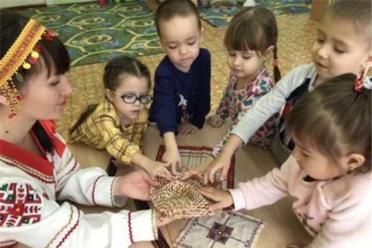 Знакомство с чувашским костюмом