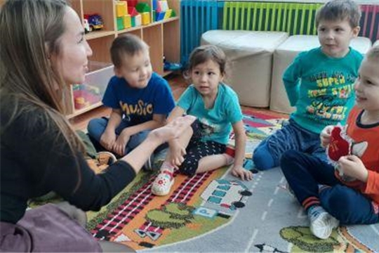 Жить на свете очень туго без подруги или друга