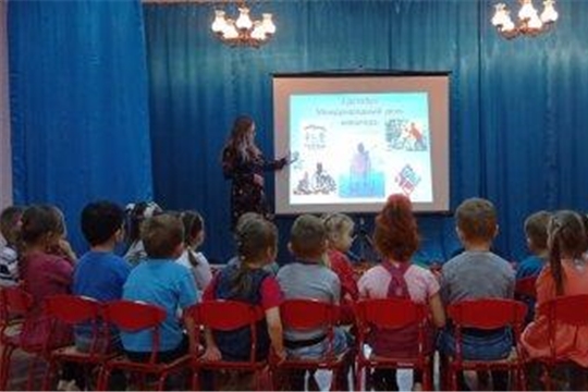 В детском саду проходят познавательные часы «Что значит быть отзывчивым?» в Международный день инвалидов