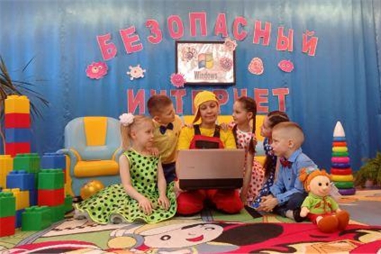 Воспитанники и педагоги ДОУ участвуют в городском Фестивале агитбригад "Безопасный мир"