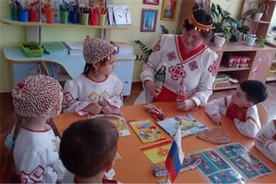 В Международный день родного языка в подготовительной к школе группе "Солнышко " прошел познавательный час