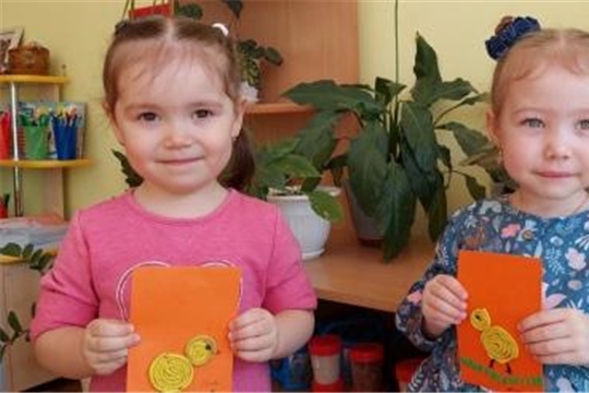 На занятиях по дополнительной образовательной услуге "Рукавичка" дошколята осваивают разные нетрадиционные техники художественного творчества