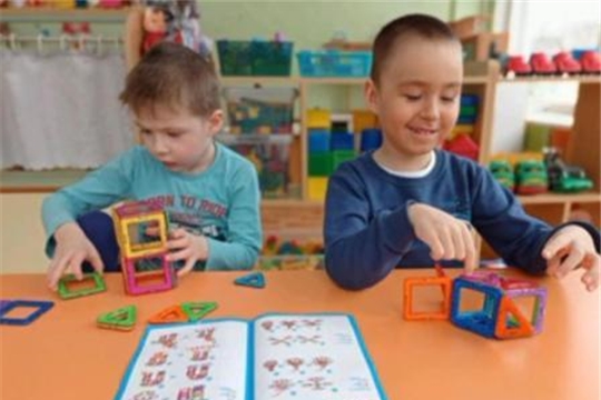 Занятия по дополнительной образовательной услуге "Конструирование"