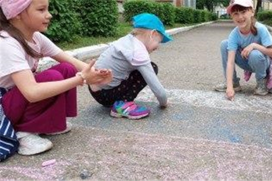 Воспитанники детского сада принимают участие в акции «Россия рисует»