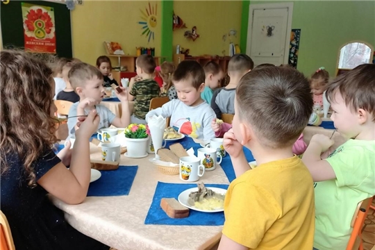  С наступлением весны детские сады перешли на обновлённый рацион питания