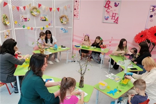 Пасху радостно встречаем