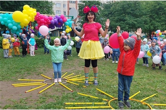 В первый день в рамках Дня защиты детей на площадке детского сада состоялся праздник "Вот и лето!"