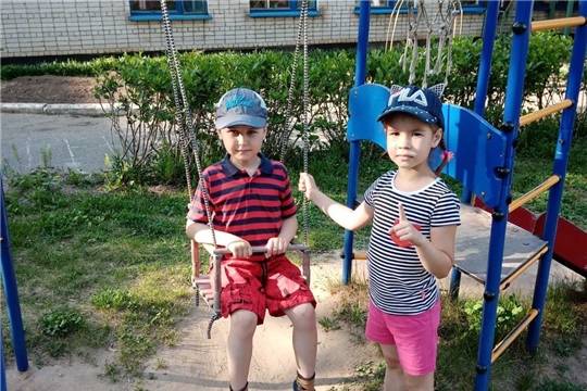 Ситуативная беседа "Как вести себя на качелях"
