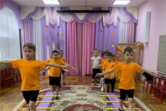 Ходьба по гимнастической скамейке на занятиях по ФК
