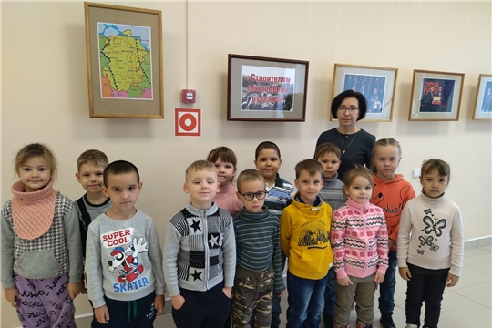 Посетили фотовыставку "Строительство оборонительных рубежей", в рамках муниципального проекта "Мы память бережно храним"