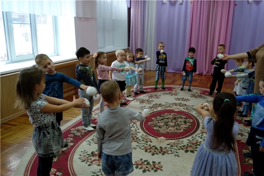 "Танец со снежками"