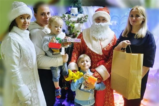 Вручение подарков многодетной семье, в рамках акции "Подари игрушку другу"