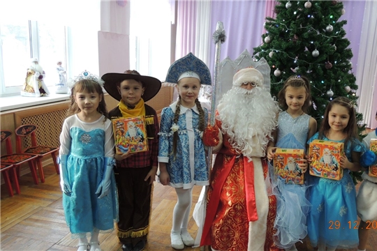 Новогодние утренники подготовительных групп "Теремок" и "Ромашка"