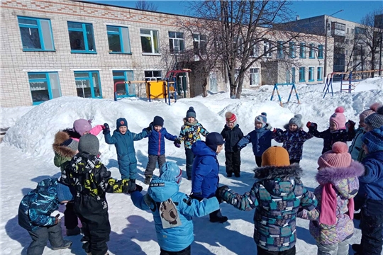 Подвижная игра "Мышеловка"