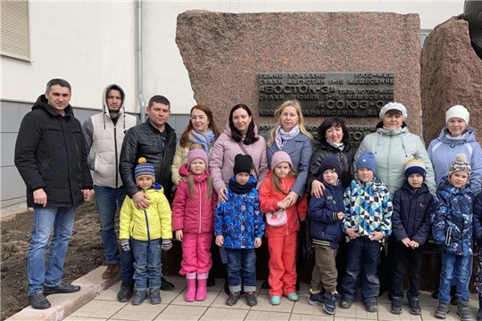 Экскурсия к памятнику А.Г. Николаева и Ю.Гагарина в рамках проекта "По родному краю с рюкзаком шагаю"