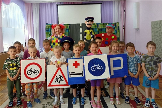 Спектакль "На дороге" в рамках акции "Безопасность детства"