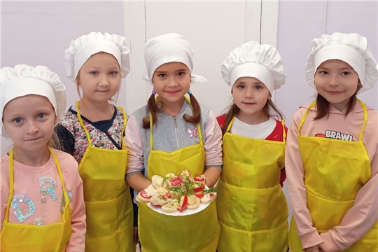 "Помидоры с сыром" в рамках кружка по ДПУ "Маленький кулинар"
