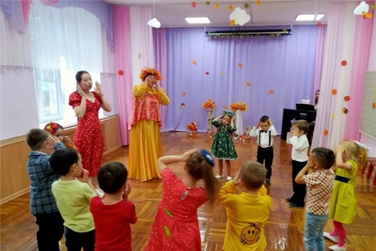 Осенний праздник в группе "Колобок"