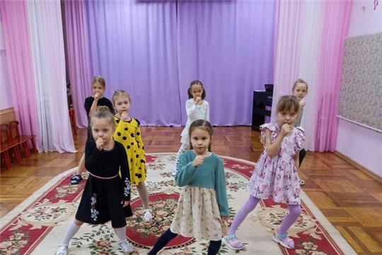 Совершенствуем сценические движения на занятиях кружка по ДПУ "ГолосОК"