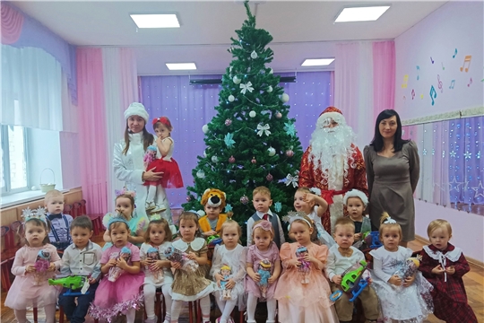 Новогодний утренник группы раннего возраста "Радуга"