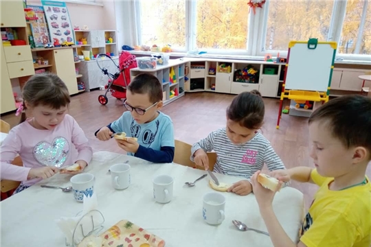 Учимся правильно пользоваться столовыми приборами