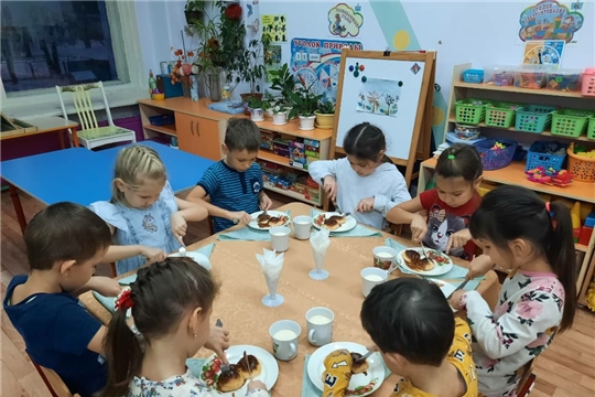 По средством эстетичной сервировки стола