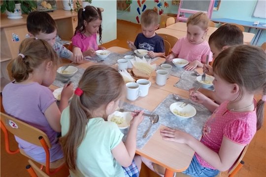 Воспитание у детей культуры поведения за столом