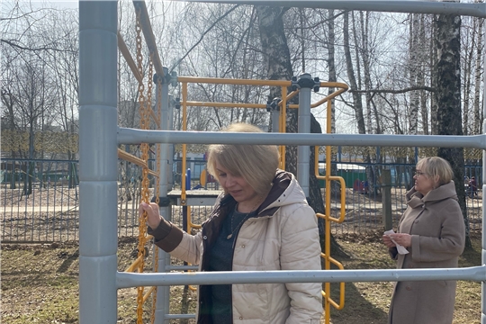Проверка состояния спортивной площадки, игровых и прогулочных участков