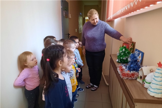 "На выставке новогодних поделок"