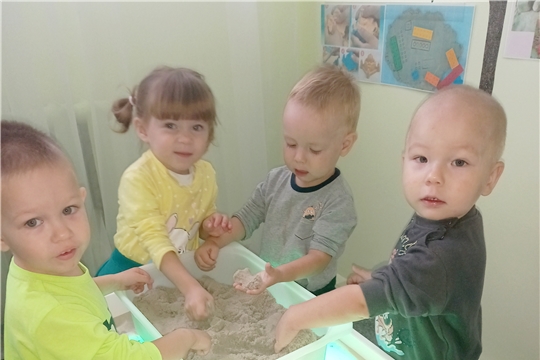 Начались занятия в кружке "Умный песок"