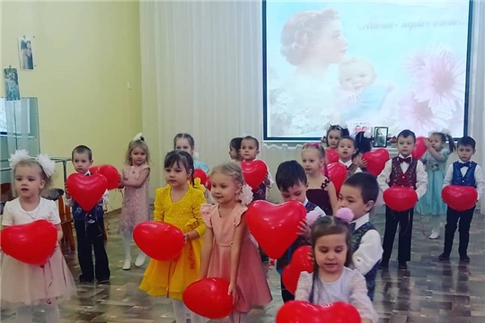 Онлайн концерт "Тепло сердец для наших мам"
