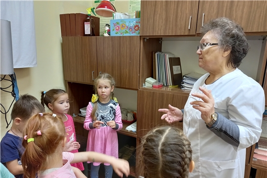 Экскурсия в медицинский кабинет доу