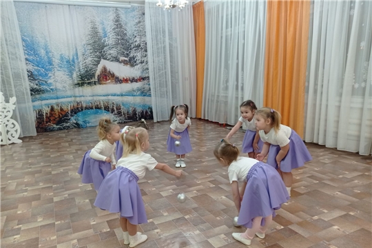 Занятия в танцевальном кружке "Топотушки"
