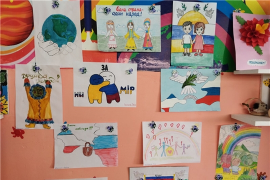 Выставка рисунков «Одна страна — один народ»