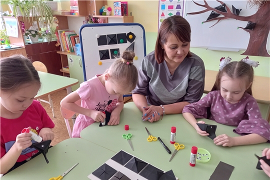 Занятия в кружке "Оригами" продолжаются 